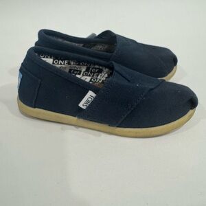 TOMS Kids Toddler Classic Slip-On Velcro Opening Shoe in Navy size 9